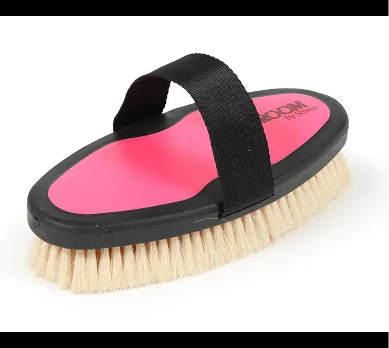 Shires Large Ezi-Groom Grip Body Brush With Goat Hair In Pink