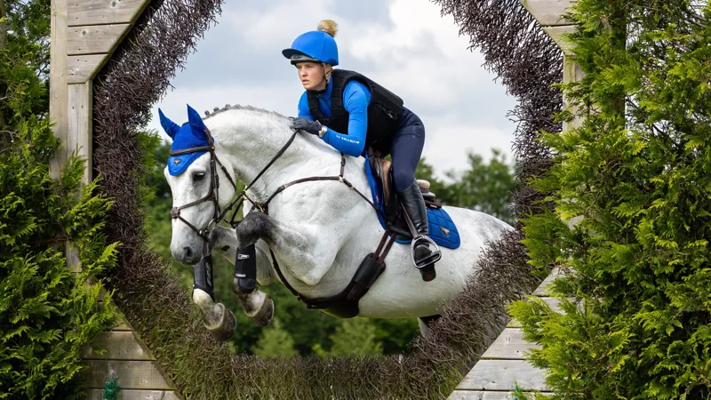 LeMieux Loire Classic Close Contact Square - Benetton Blue-1