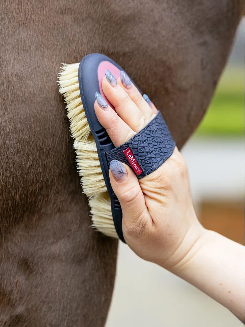 LeMieux Flexi Soft Body Brush Peony-1